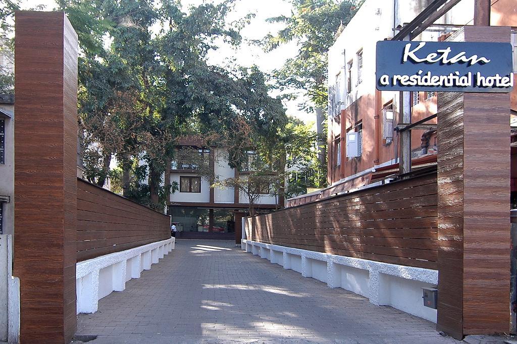 Hotel Ketan Pune Exteriör bild