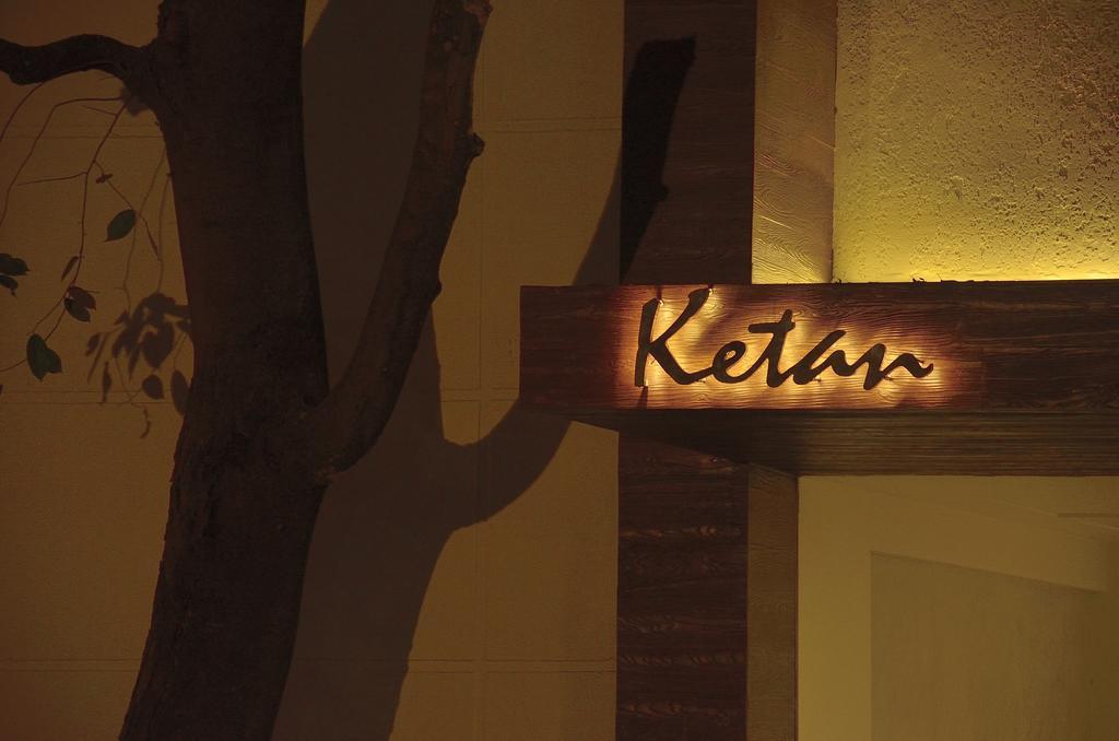 Hotel Ketan Pune Exteriör bild